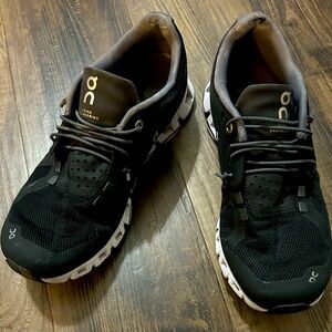 On Cloud Swiss Engineering Womens 7.5 Waterproof Black Running Shoes Sneakers